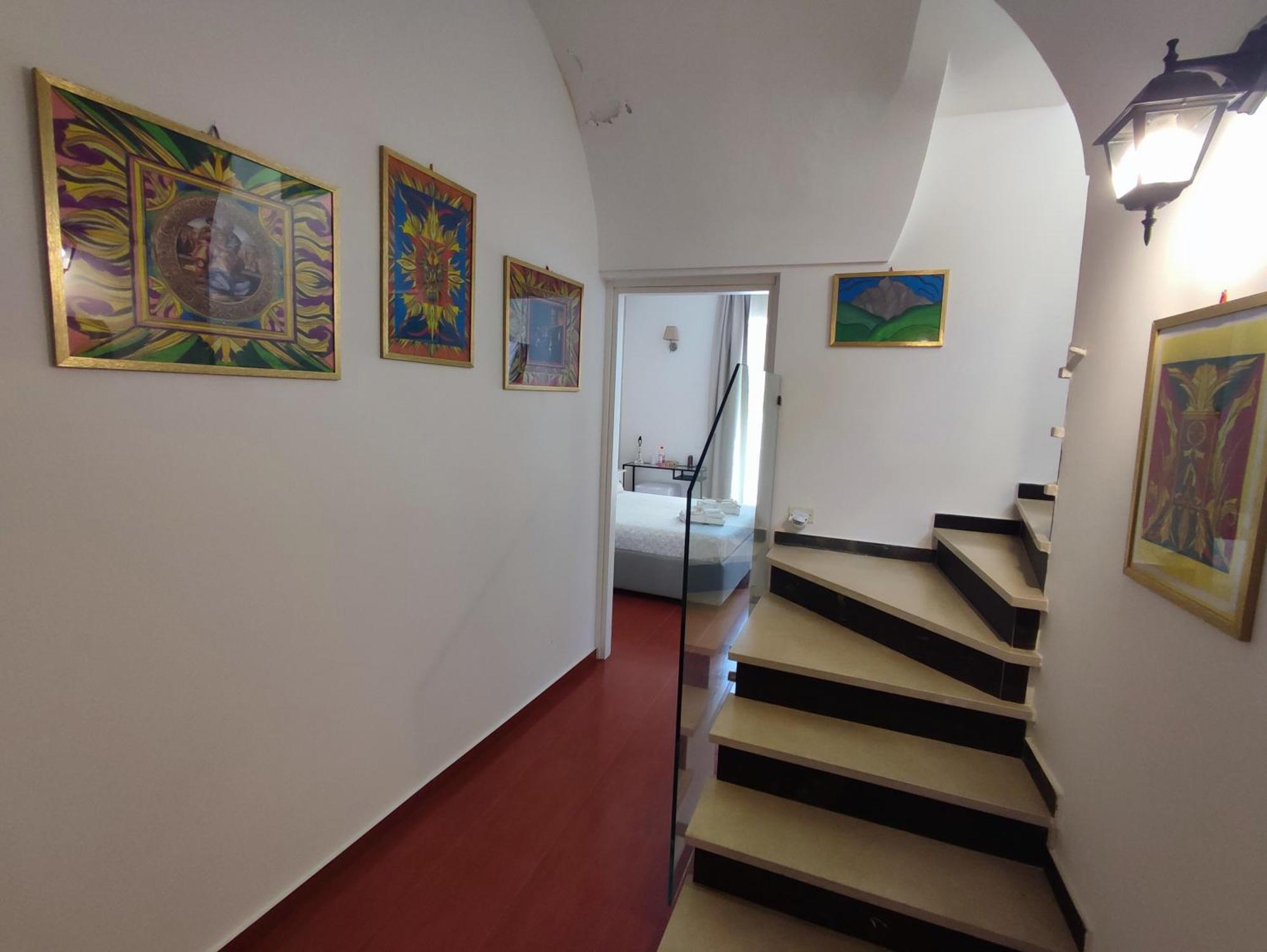 Yhomisus Panzió Comiso Kültér fotó